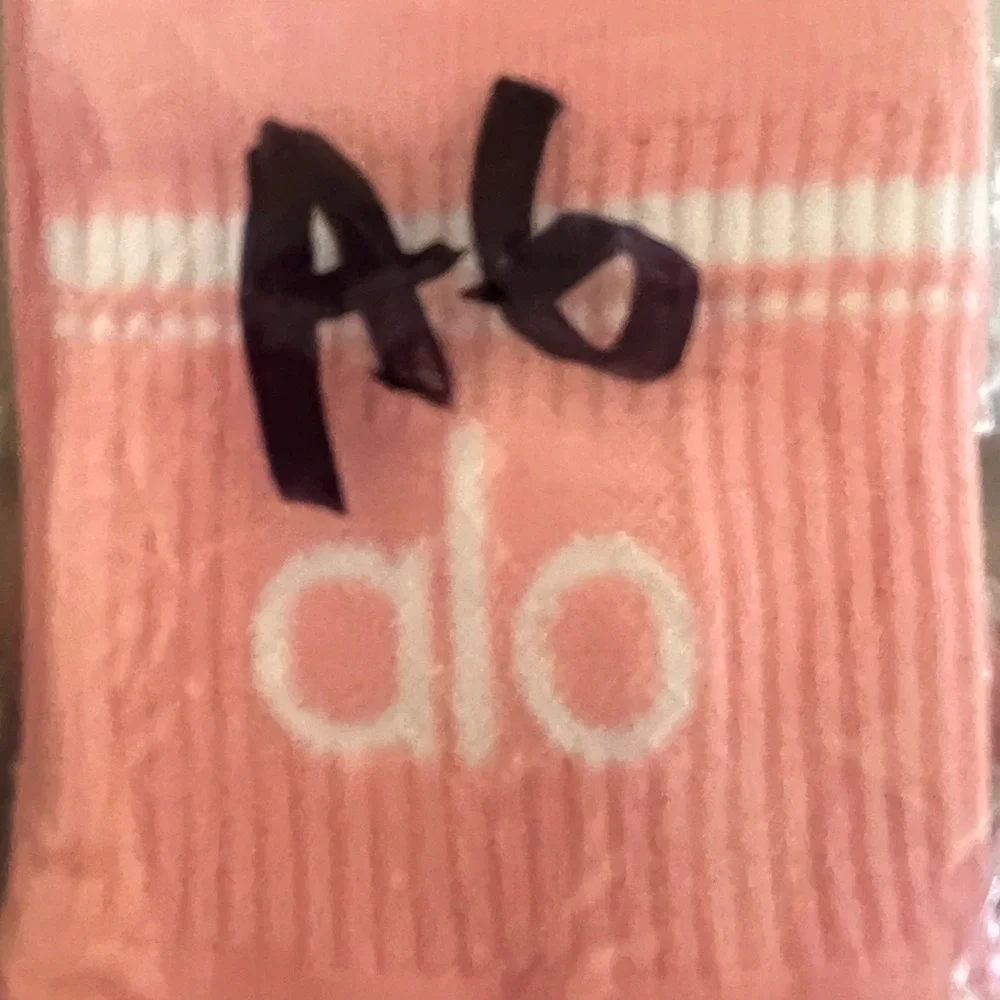 Alo Yoga Crew Socks Women Pink New Striped Logo Athletic